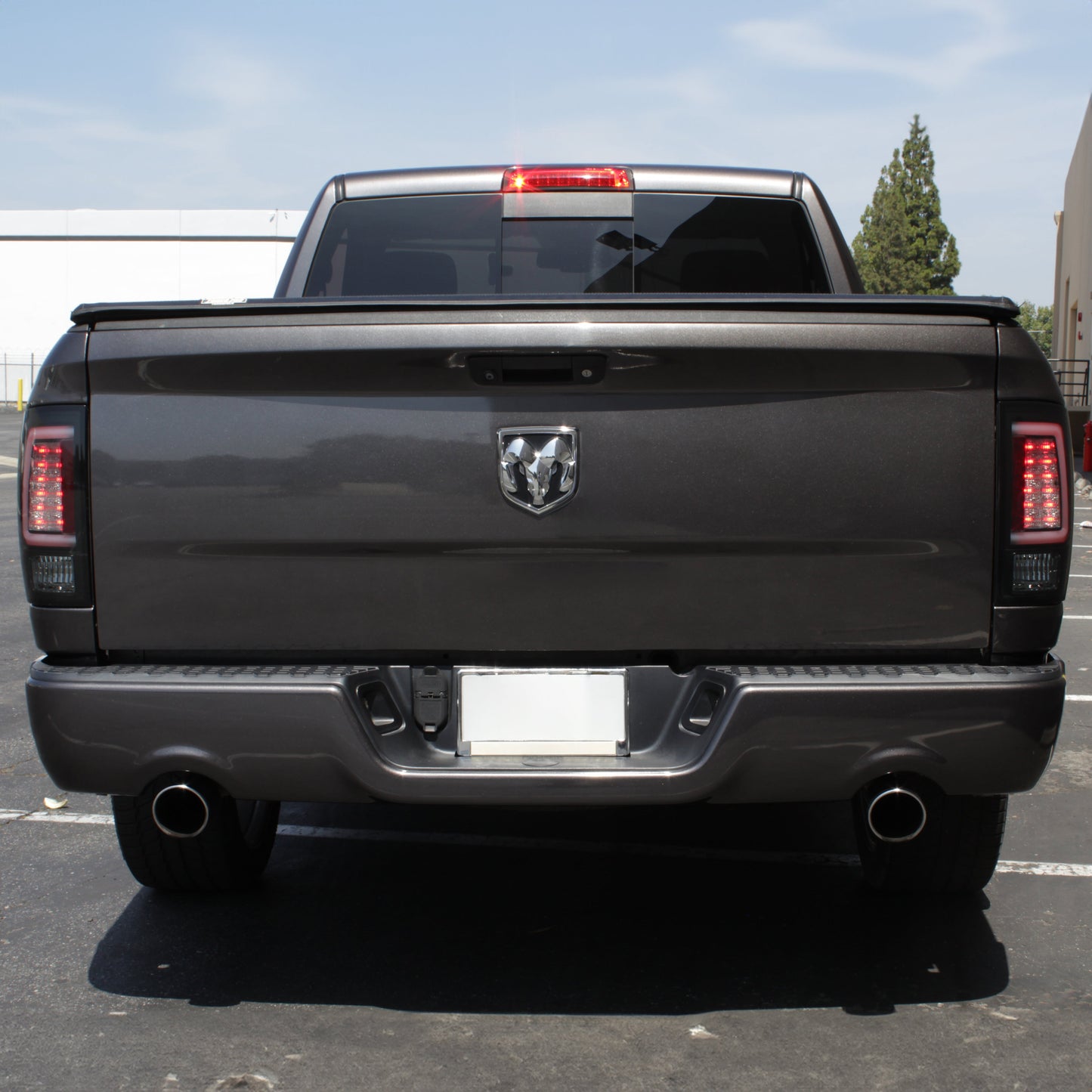 Spyder 09-16 Dodge Ram 1500 Light Bar LED Tail Lights - Black Smoke